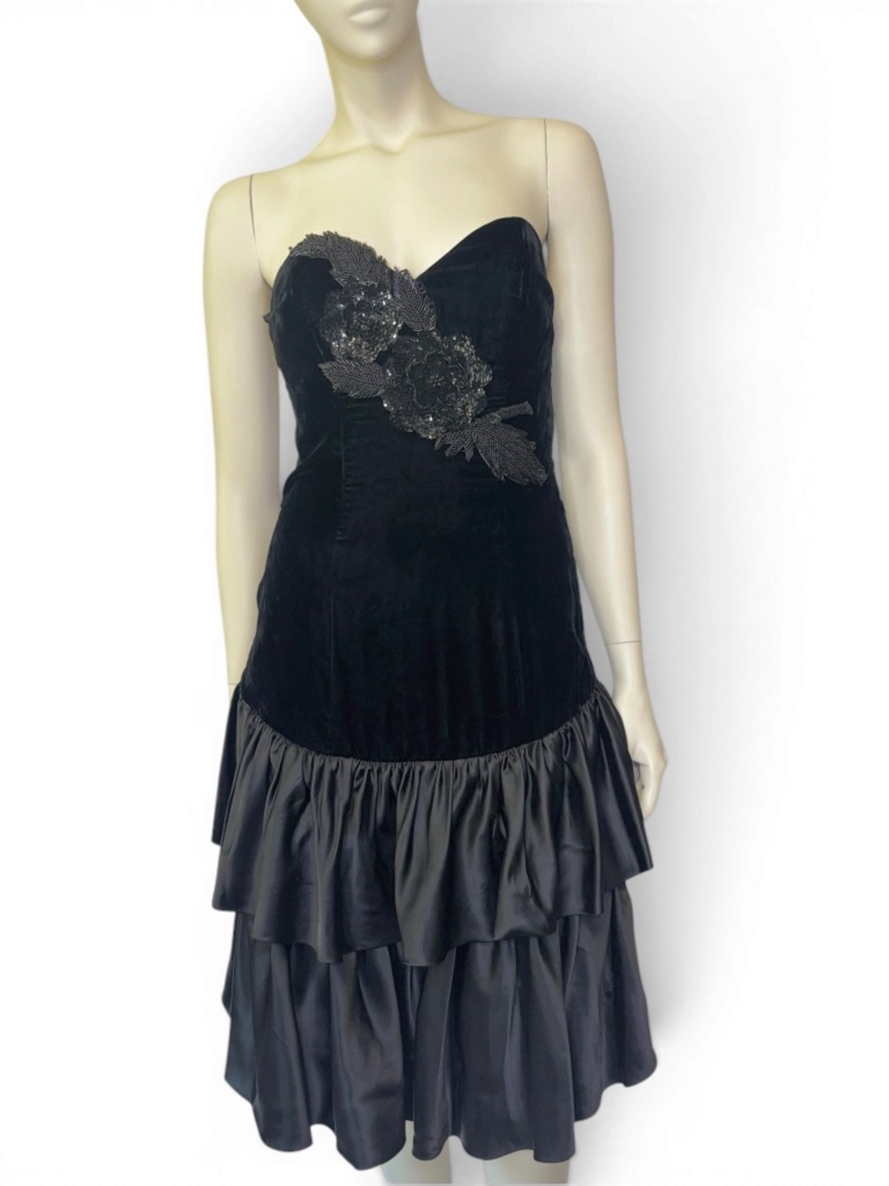 80s Alyce Designs Beaded Black Velvet Party Dress Strapless with Tiered Ruffles - Picture 4 of 13